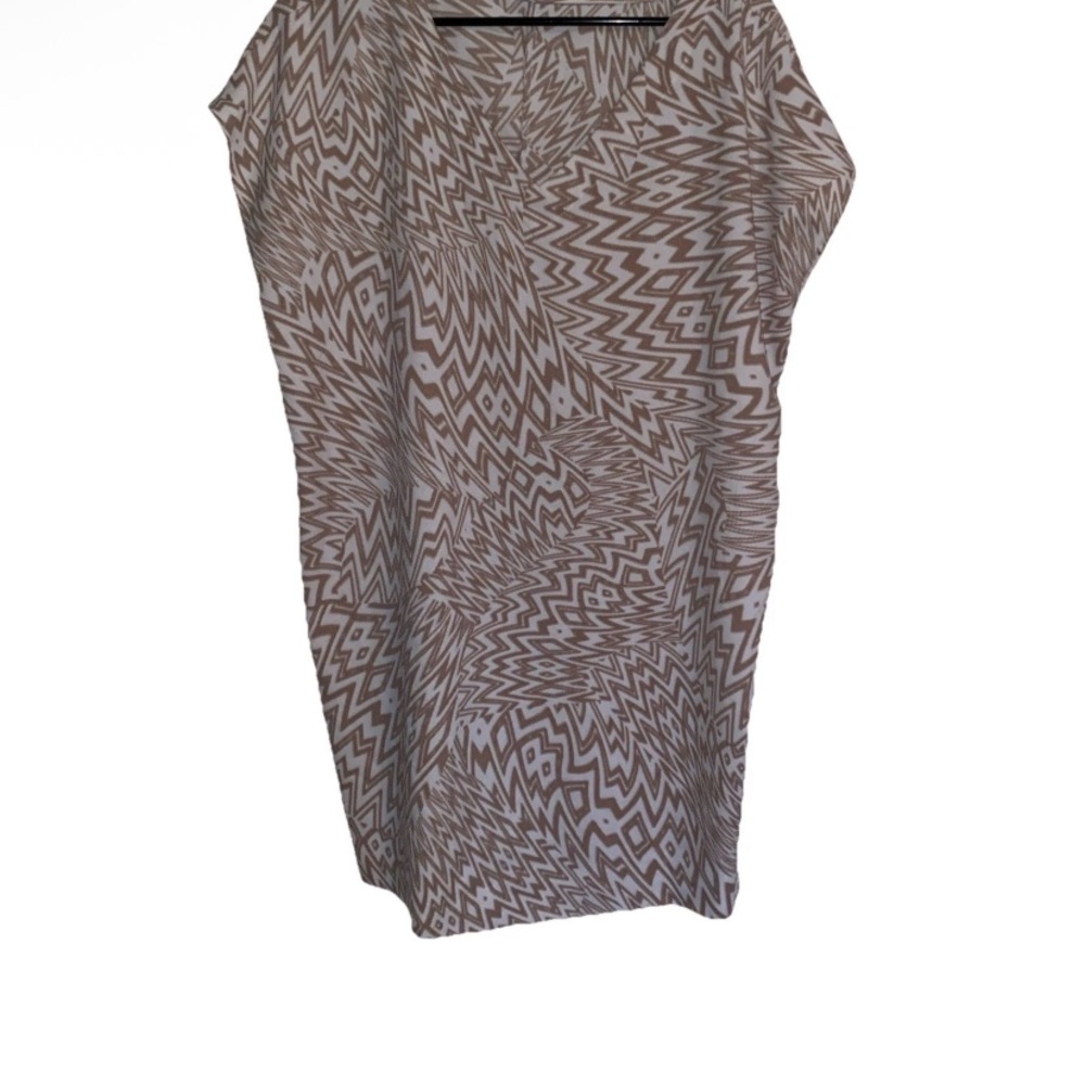 Maggy London Beige and White Zigzag  dress